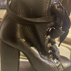 SCHUTZ Black Leather Lace-Up Block Heel Ankle Boots
